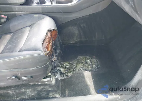 2021 Tesla Model Y Long Range Dual Motor All-Wheel Drive z USA, uszkodzony, nr VIN 5YJYGDEE8MF069679